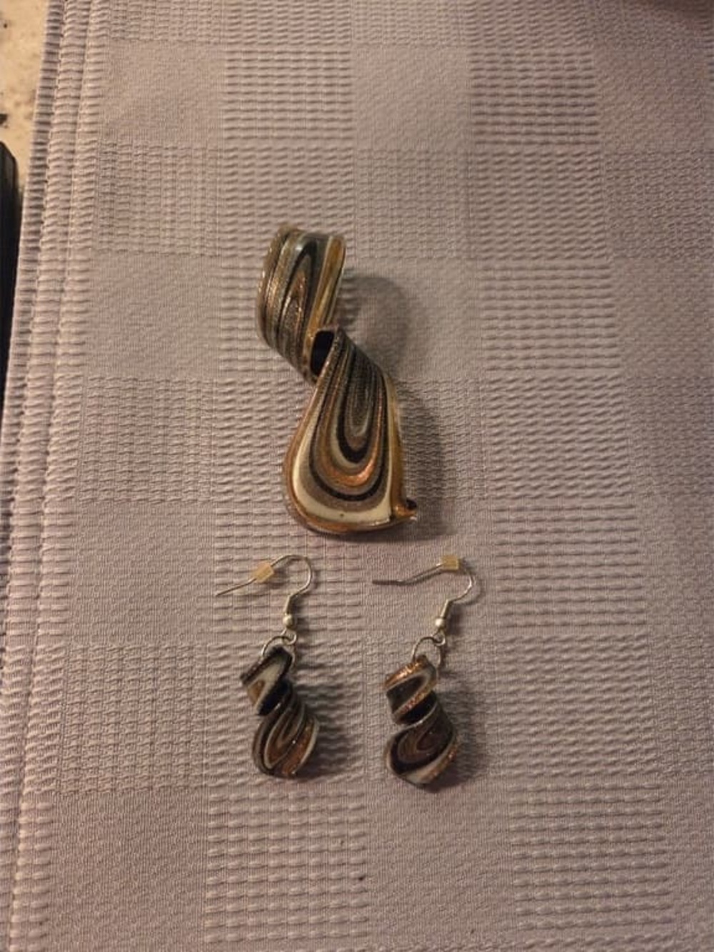 Swirl Drop Pendant & Earrings Set in Gold and Black